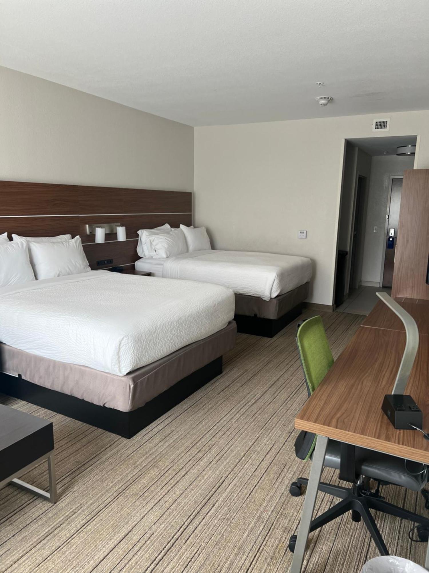Holiday Inn Express & Suites Mobile - University Area By Ihg Екстериор снимка