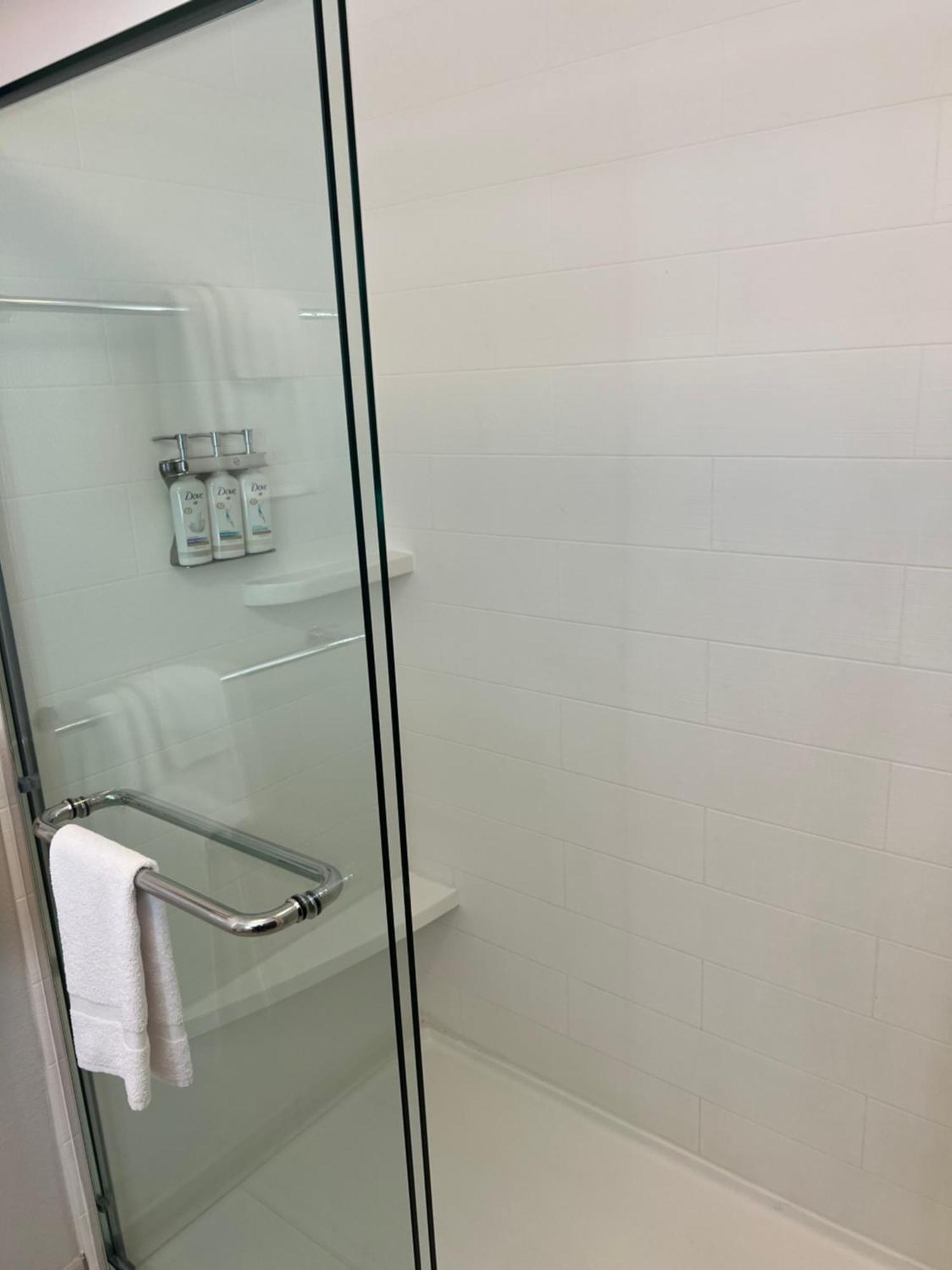 Holiday Inn Express & Suites Mobile - University Area By Ihg Екстериор снимка
