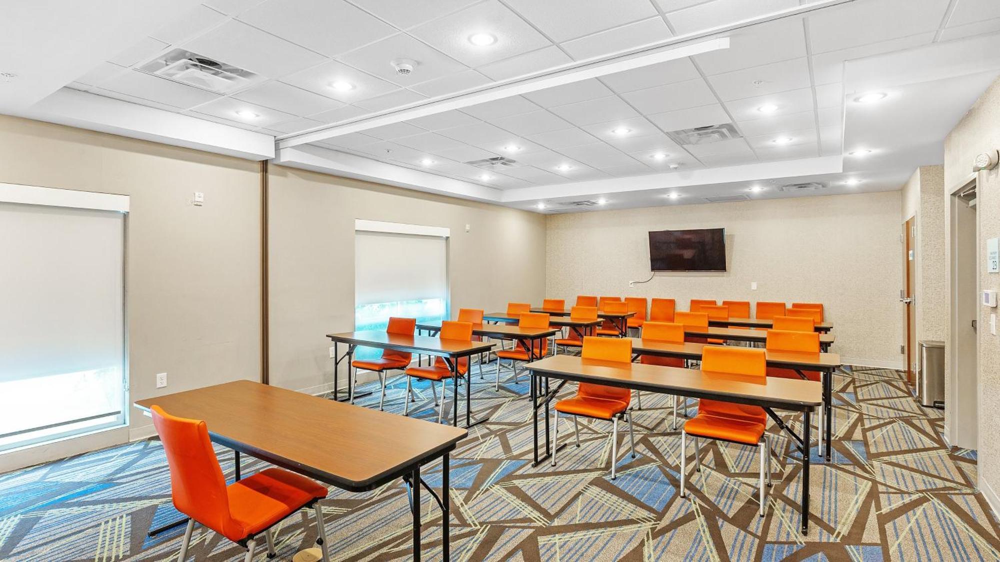 Holiday Inn Express & Suites Mobile - University Area By Ihg Екстериор снимка