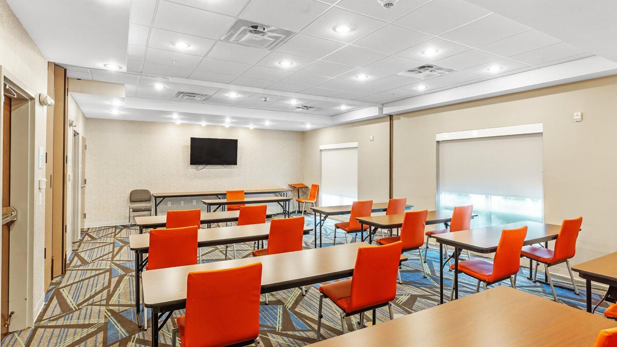 Holiday Inn Express & Suites Mobile - University Area By Ihg Екстериор снимка