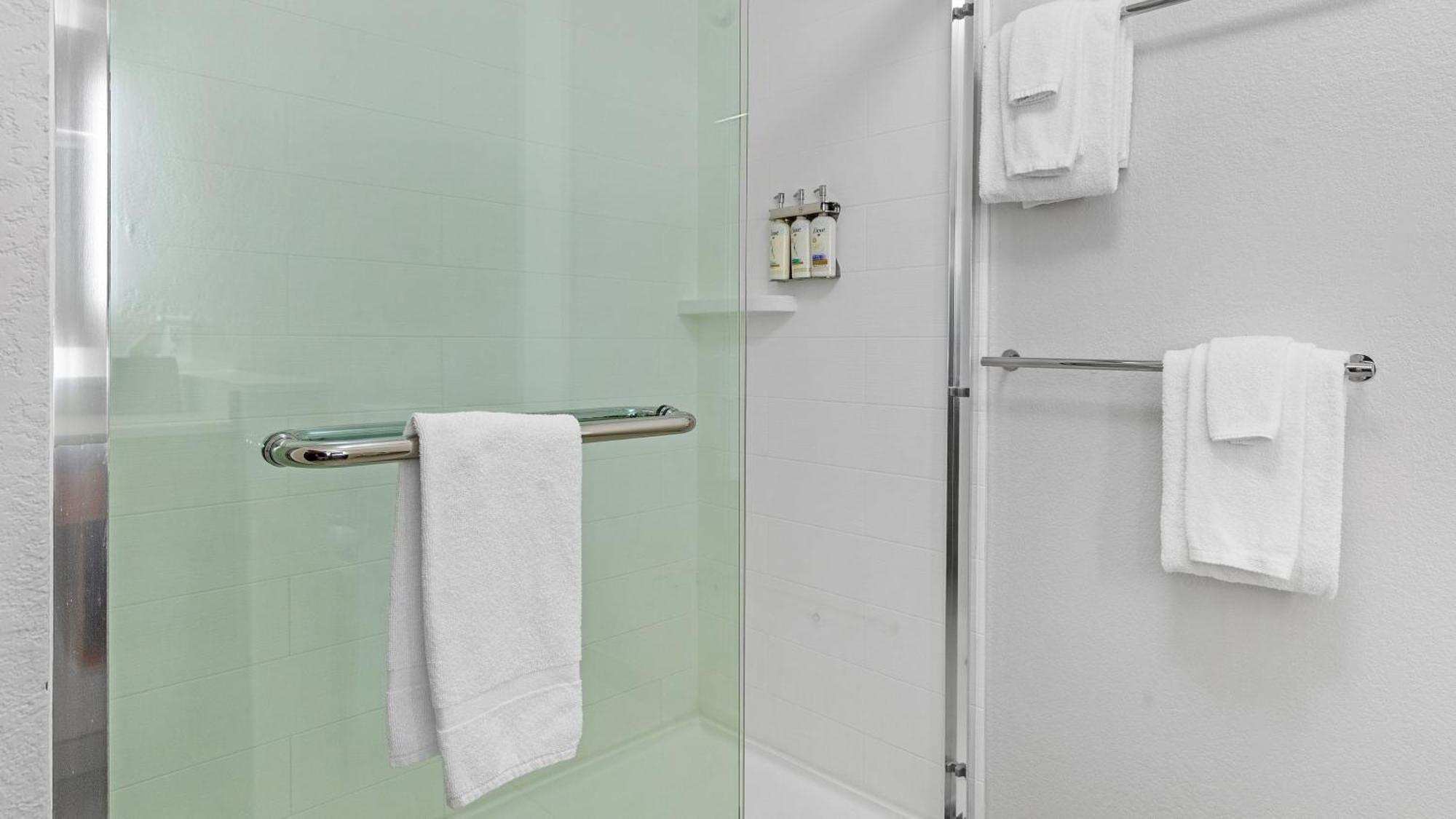 Holiday Inn Express & Suites Mobile - University Area By Ihg Екстериор снимка
