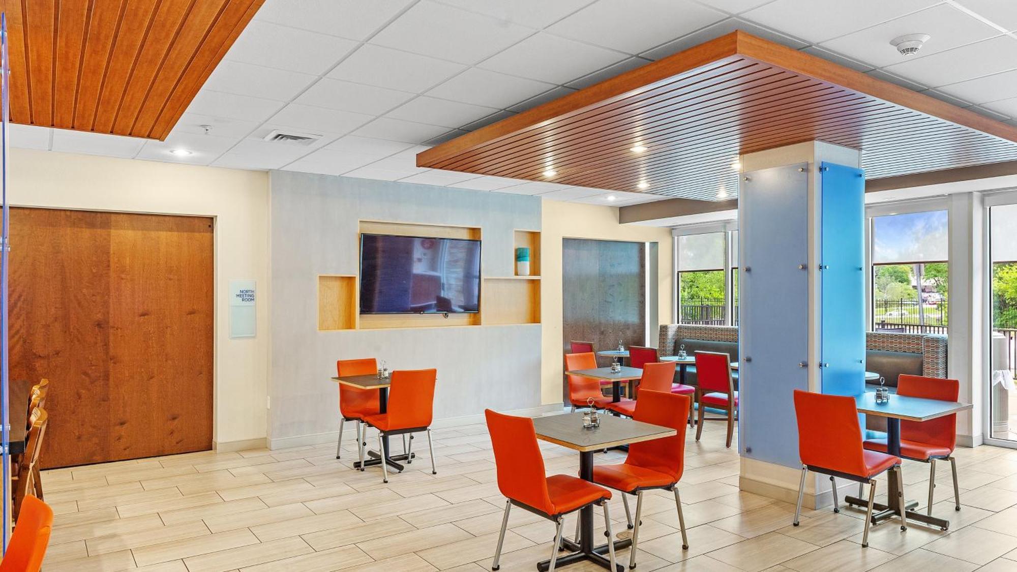 Holiday Inn Express & Suites Mobile - University Area By Ihg Екстериор снимка