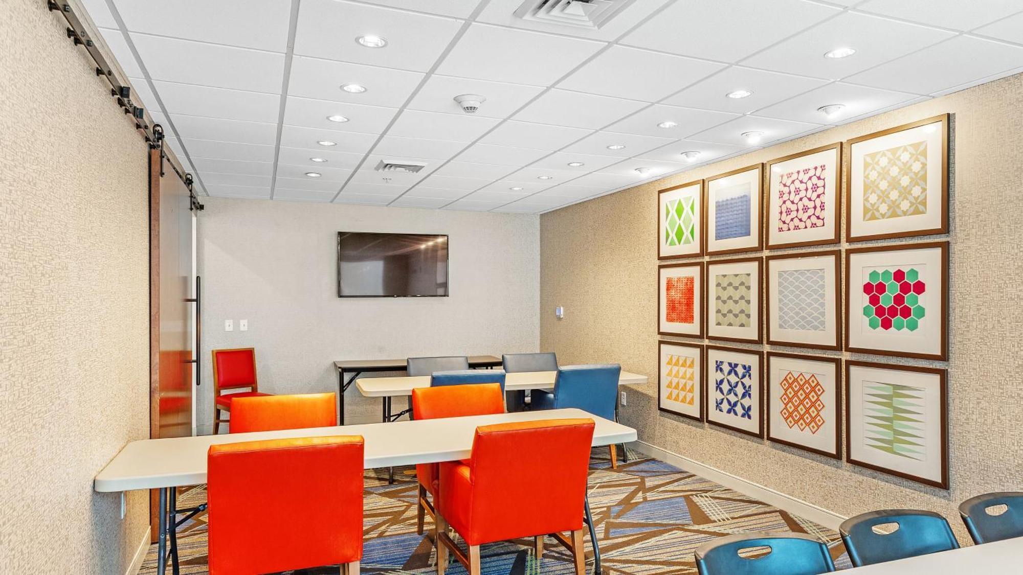 Holiday Inn Express & Suites Mobile - University Area By Ihg Екстериор снимка