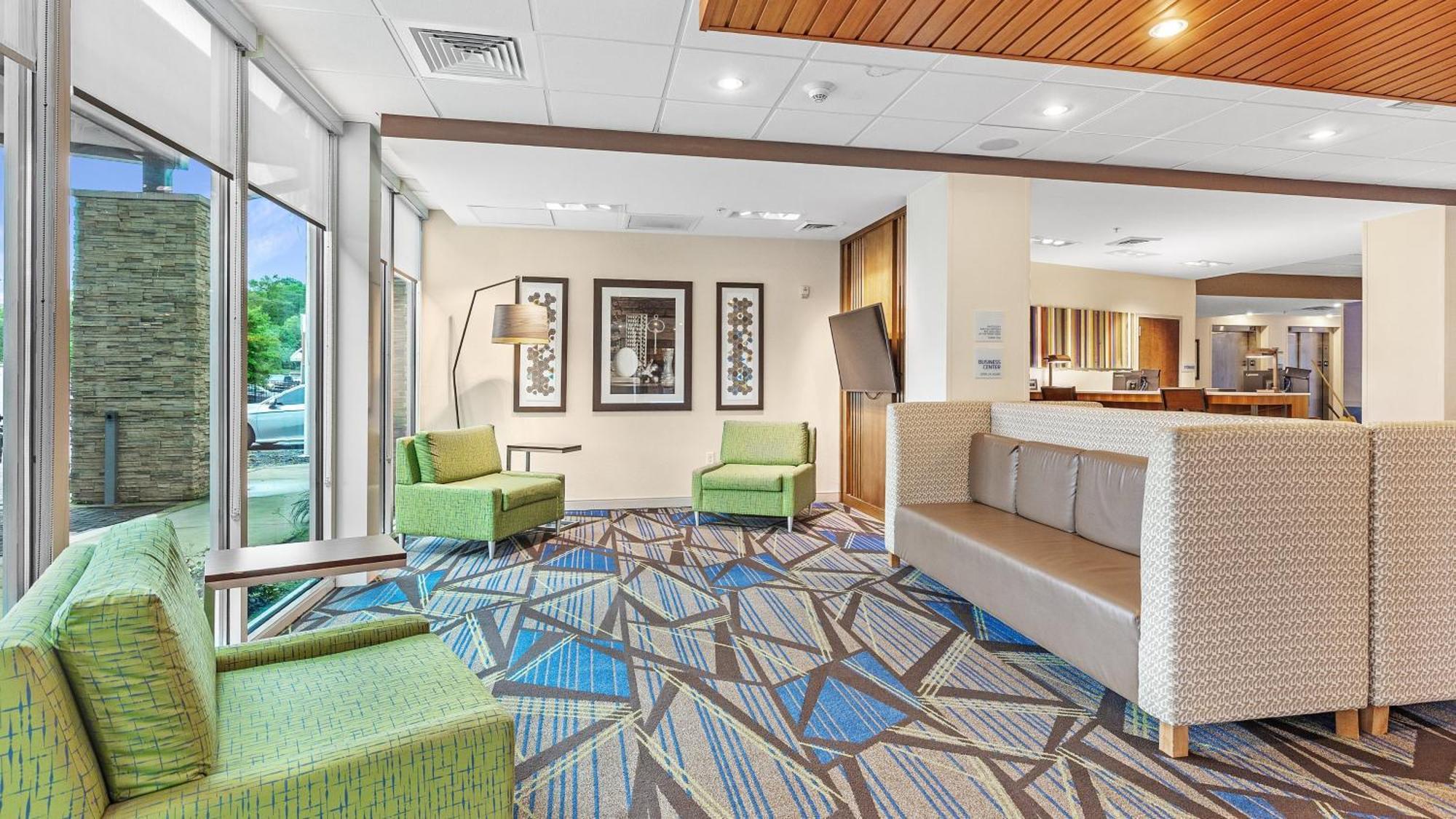 Holiday Inn Express & Suites Mobile - University Area By Ihg Екстериор снимка