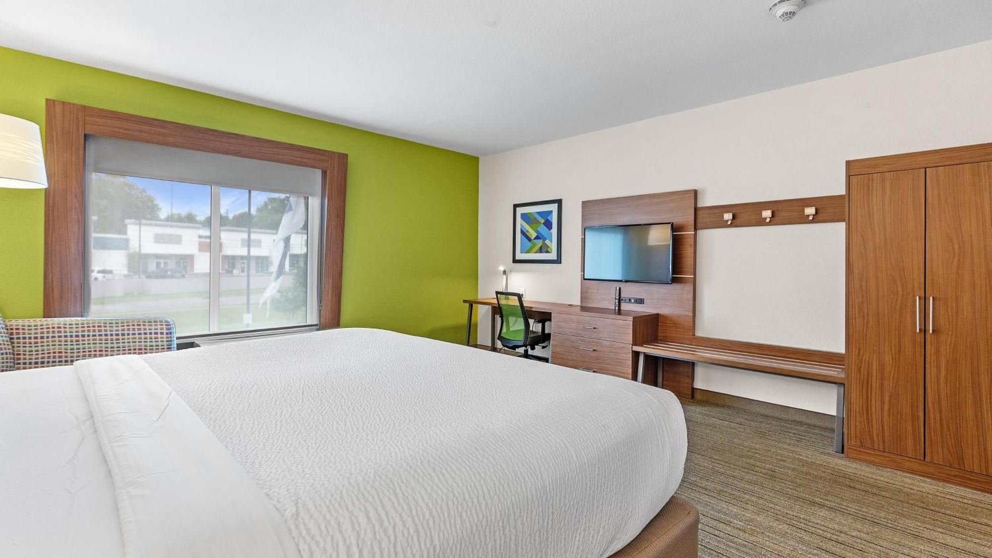 Holiday Inn Express & Suites Mobile - University Area By Ihg Екстериор снимка