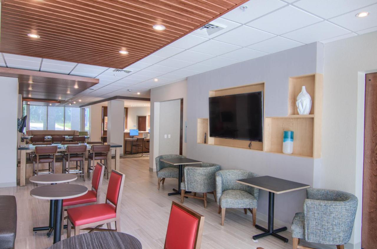 Holiday Inn Express & Suites Mobile - University Area By Ihg Екстериор снимка