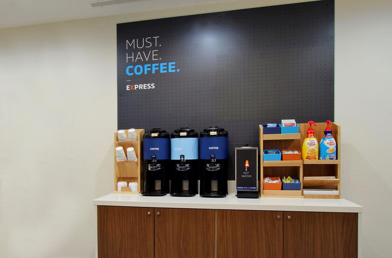 Holiday Inn Express & Suites Mobile - University Area By Ihg Екстериор снимка